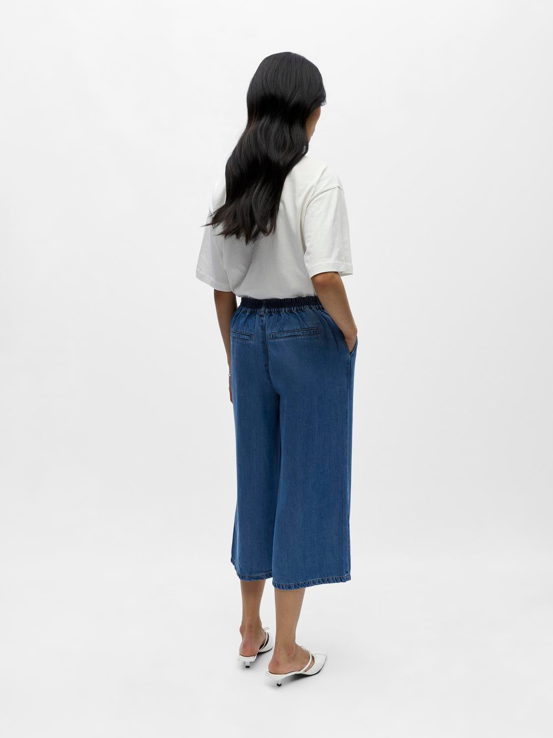 model_shot-back